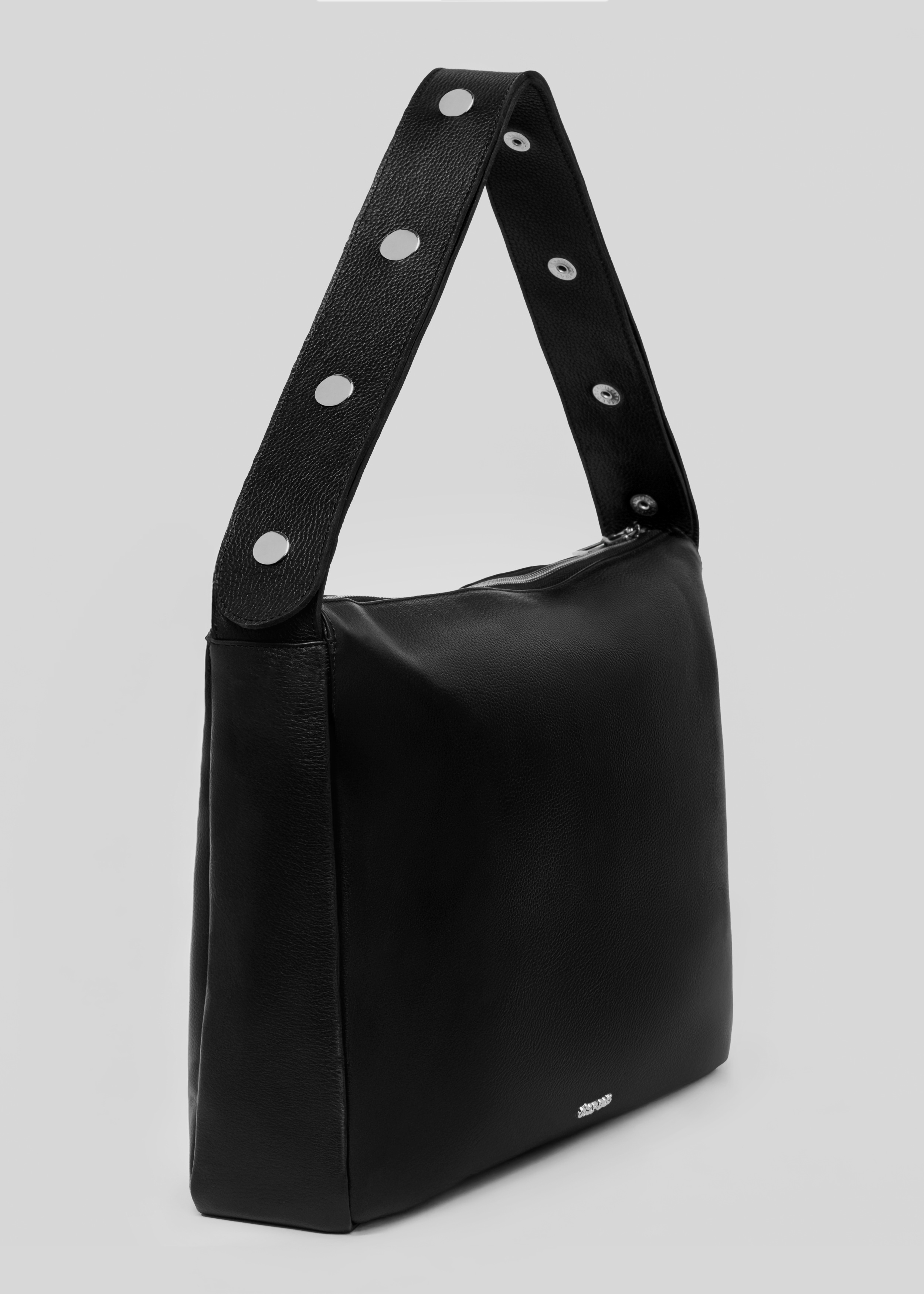 Tikon Bag in Grained Leather - Black
